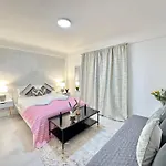 Hyde Park Comfortable Family Apartment